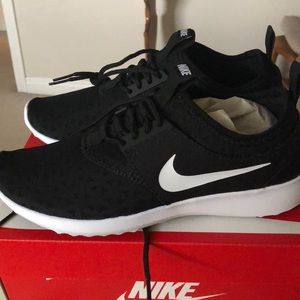 Brand new Nike free runs